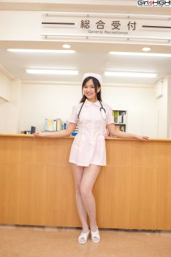 16岁女生迈开腿打扑克正常吗